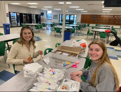Senior Key Club members Pressley Frazier and Abby Collins prepare of the annual Thanksgiving Dinner. 